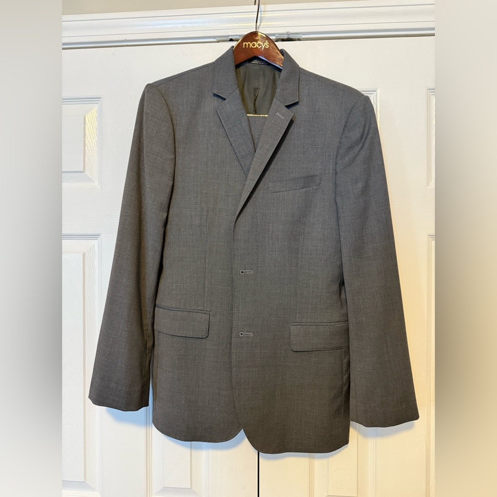 Express Men’s Gray Suit (38R jacket, 30/32 pants)